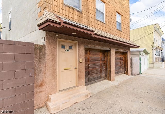 228 E Kinney St, Newark City, NJ 07105