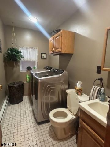 228 E Kinney St, Newark City, NJ 07105