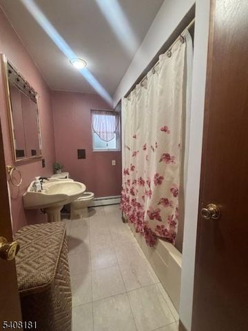 228 E Kinney St, Newark City, NJ 07105