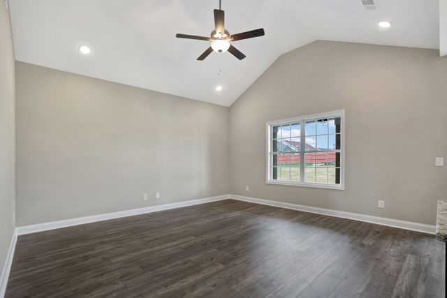 492 S Halifax Ct, Clarksville, TN 37040