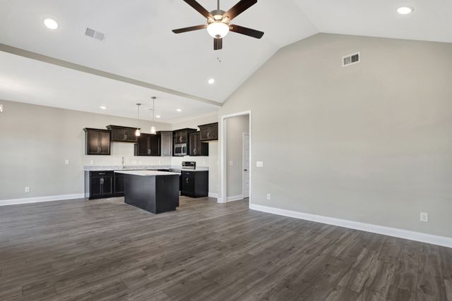 492 S Halifax Ct, Clarksville, TN 37040