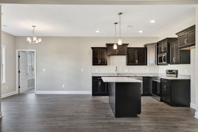 492 S Halifax Ct, Clarksville, TN 37040