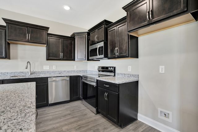 492 S Halifax Ct, Clarksville, TN 37040