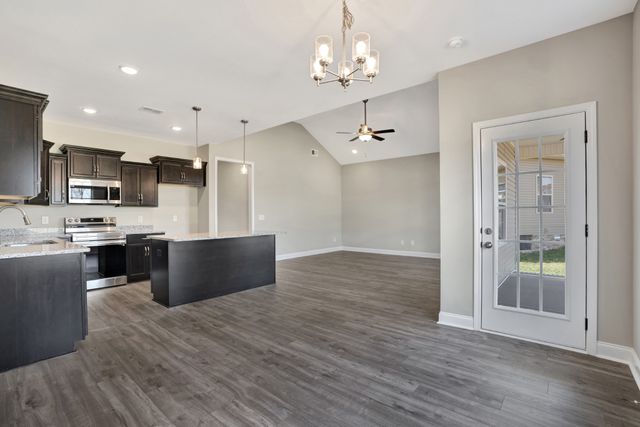 492 S Halifax Ct, Clarksville, TN 37040