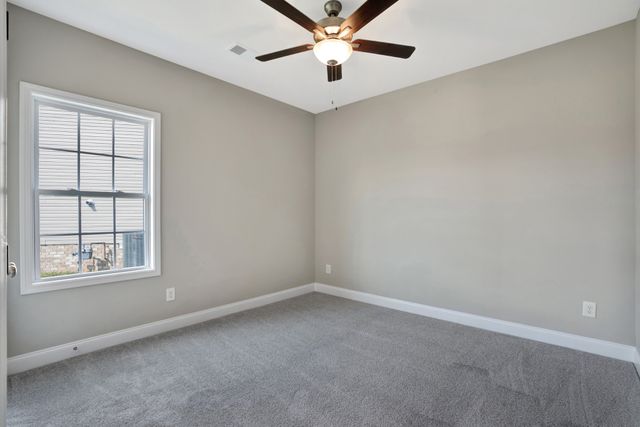 492 S Halifax Ct, Clarksville, TN 37040