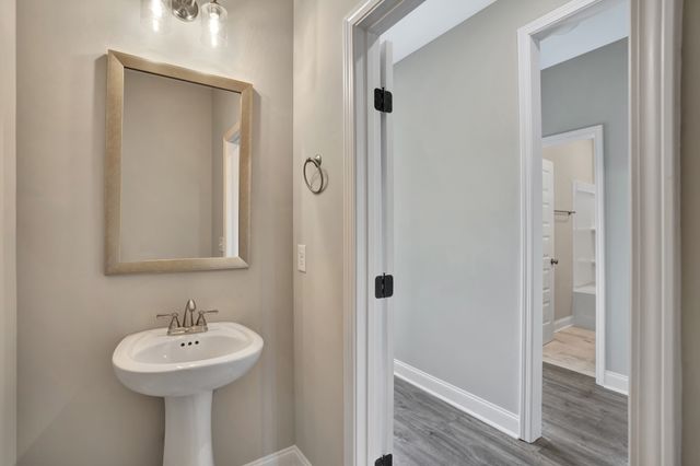492 S Halifax Ct, Clarksville, TN 37040