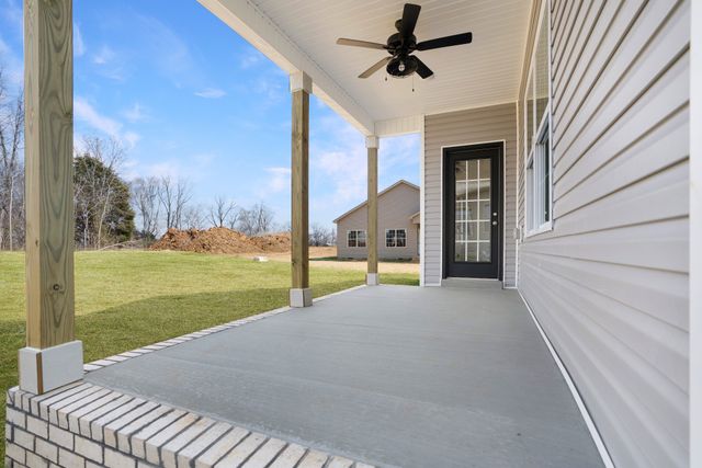 492 S Halifax Ct, Clarksville, TN 37040