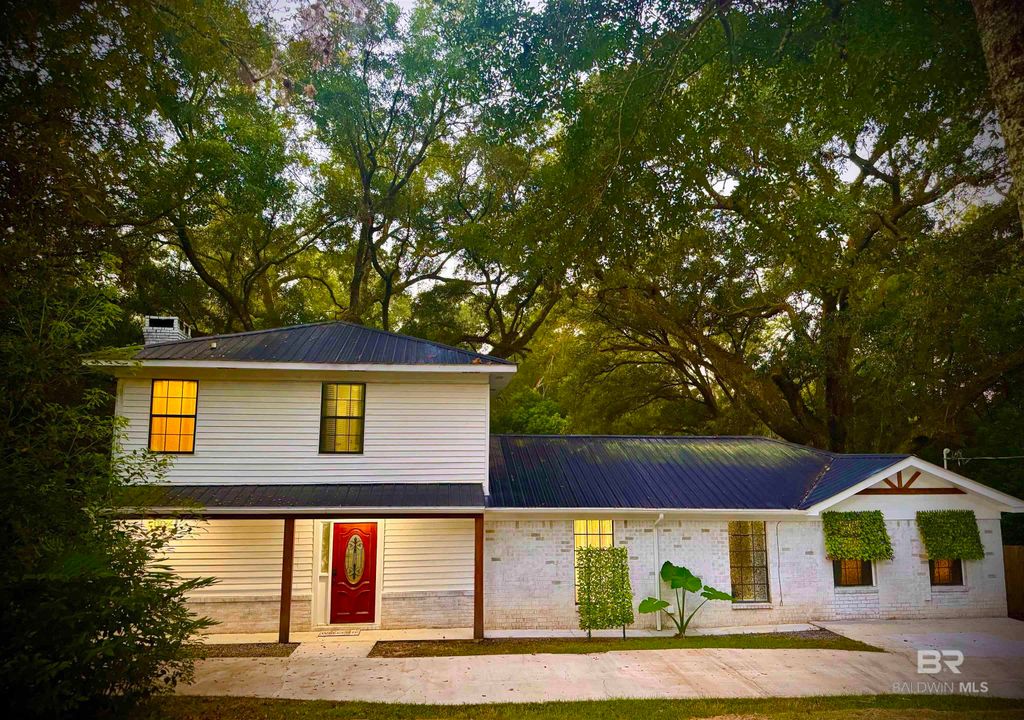1302 Oak Street, Daphne, AL 36526