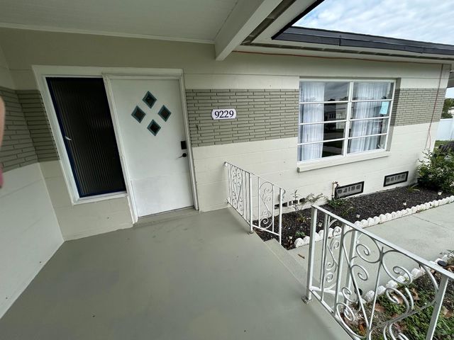 9229 OVERLOOK DRIVE, Tampa, FL 33617