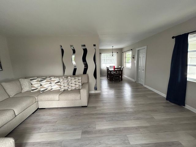 9229 OVERLOOK DRIVE, Tampa, FL 33617