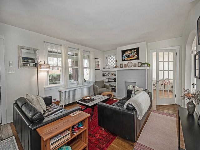 301 Arden Rd, Mt Lebanon, PA 15216