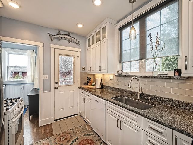 301 Arden Rd, Mt Lebanon, PA 15216