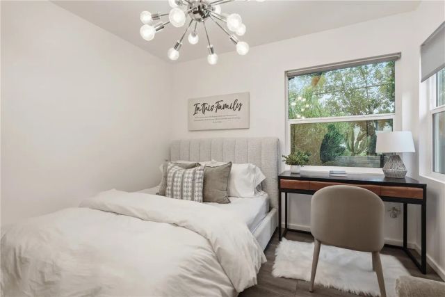 261 N Oak, Pasadena, CA 91107
