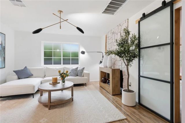 261 N Oak, Pasadena, CA 91107
