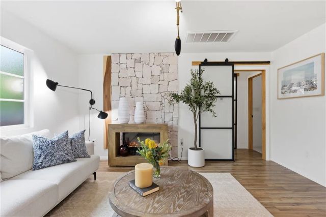 261 N Oak, Pasadena, CA 91107