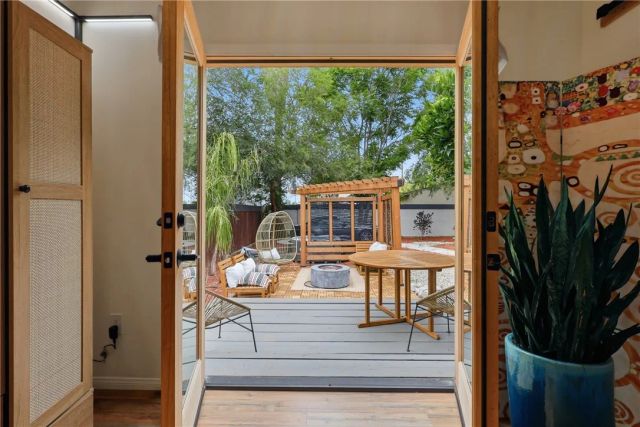 261 N Oak, Pasadena, CA 91107
