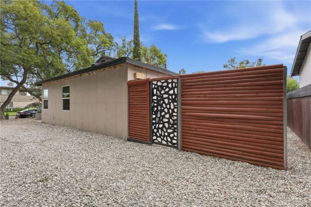 261 N Oak, Pasadena, CA 91107