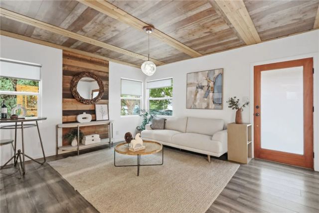 261 N Oak, Pasadena, CA 91107