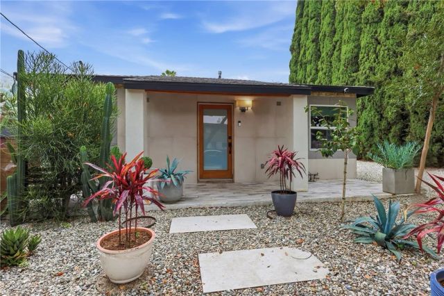 261 N Oak, Pasadena, CA 91107