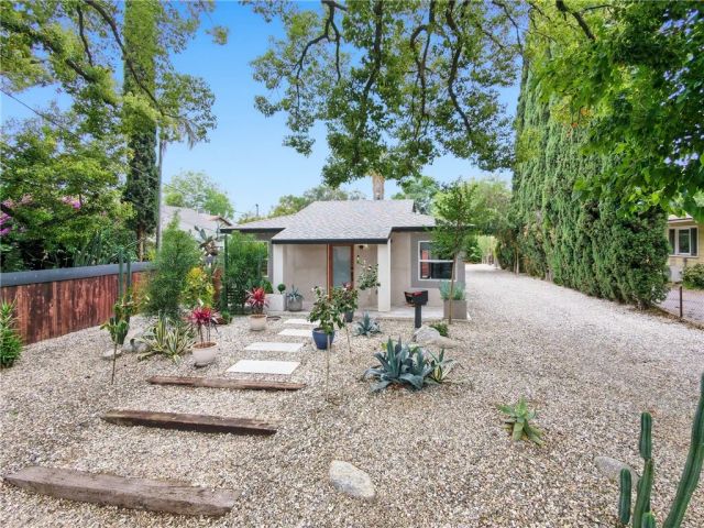 261 N Oak, Pasadena, CA 91107
