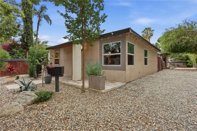 261 N Oak, Pasadena, CA 91107
