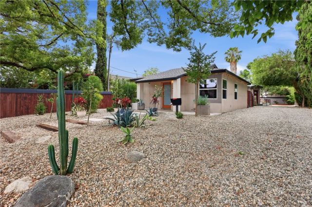 261 N Oak, Pasadena, CA 91107