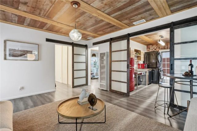 261 N Oak, Pasadena, CA 91107