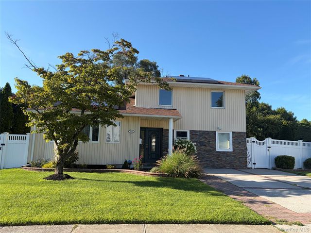 12 Palo Alto Drive, Plainview, NY 11803