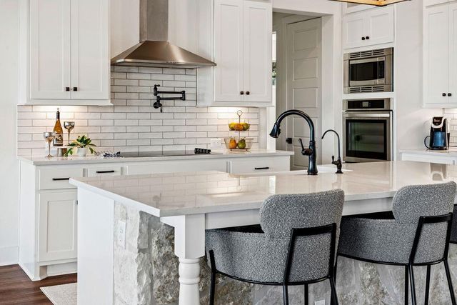 213 Lets Roll DR, Fischer, TX 78623