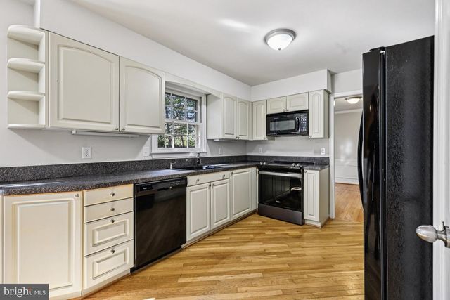 1102 BETTSTRAIL WAY, Rockville, MD 20854