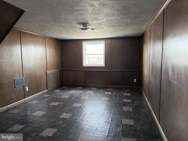 6 GROVE LN, Broomall, PA 19008