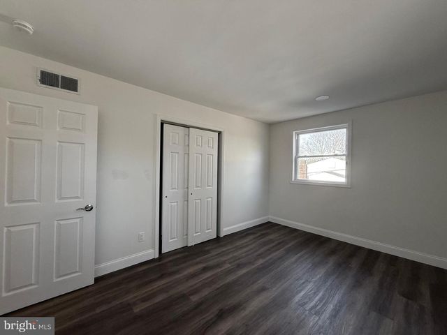 6 GROVE LN, Broomall, PA 19008