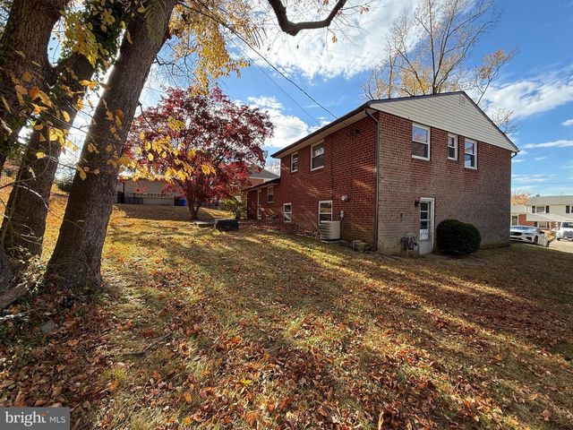 6 GROVE LN, Broomall, PA 19008