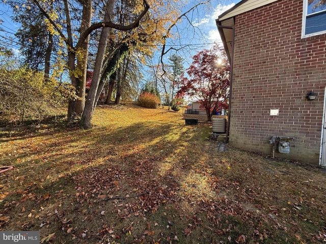 6 GROVE LN, Broomall, PA 19008