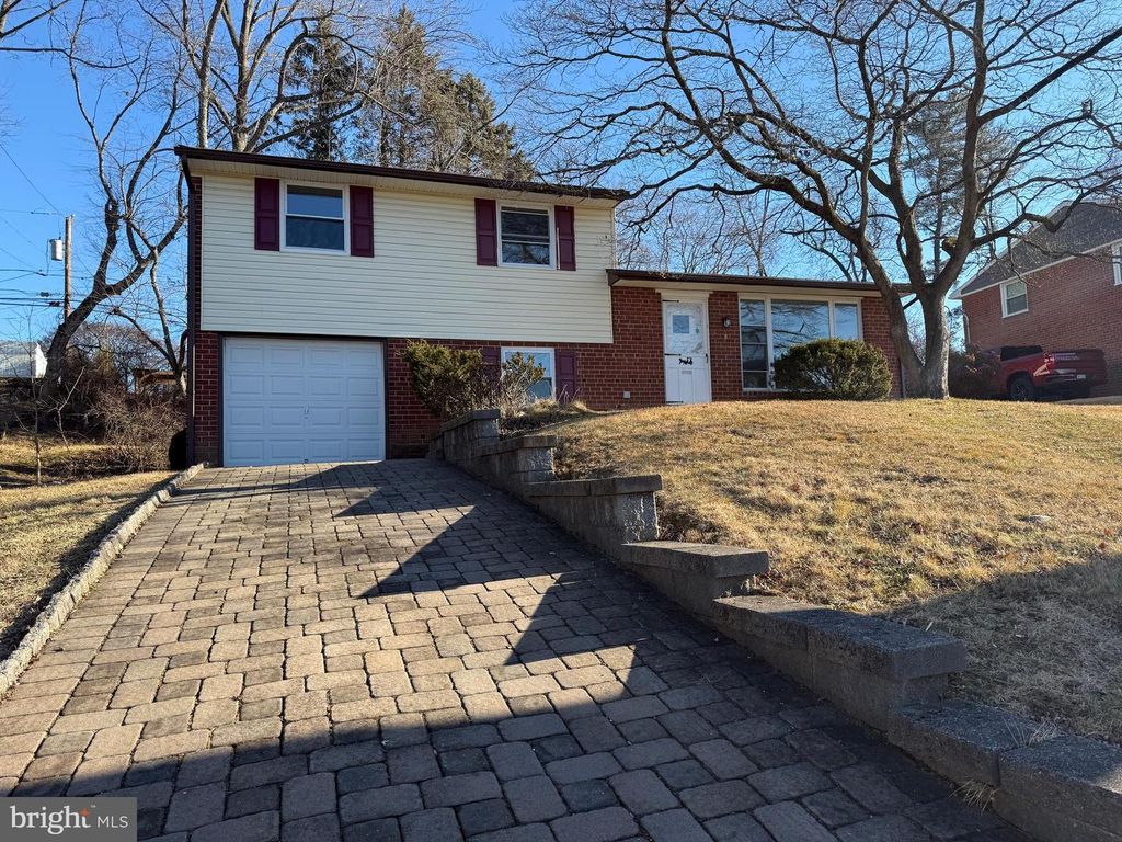 6 GROVE LN, Broomall, PA 19008