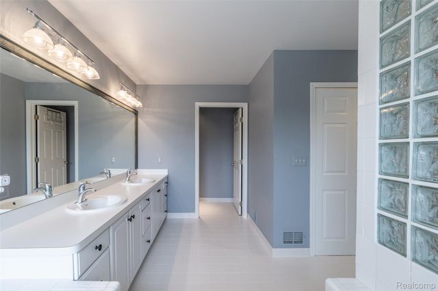 24084 Westmont Drive, Novi, MI 48374