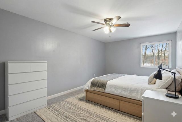 526 Abbott Farm Lane, Hudson, NH 03051