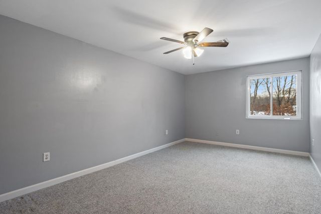 526 Abbott Farm Lane, Hudson, NH 03051