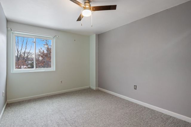 526 Abbott Farm Lane, Hudson, NH 03051