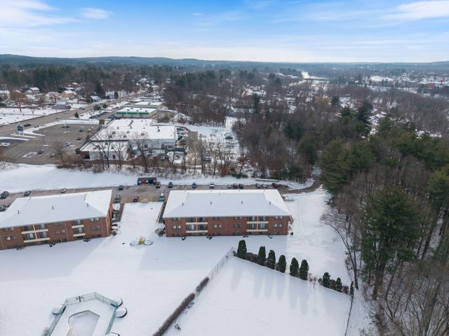 526 Abbott Farm Lane, Hudson, NH 03051