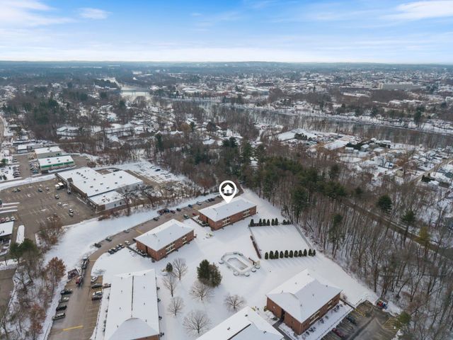 526 Abbott Farm Lane, Hudson, NH 03051