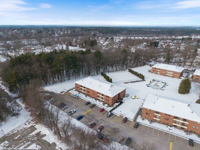 526 Abbott Farm Lane, Hudson, NH 03051