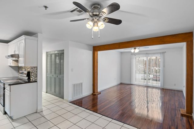 526 Abbott Farm Lane, Hudson, NH 03051