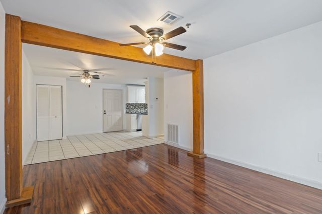 526 Abbott Farm Lane, Hudson, NH 03051