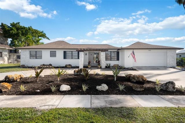 955 Iris CT, Marco Island, FL 34145