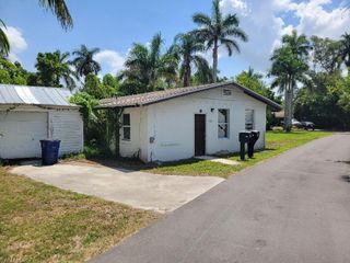 137 Standish CIR, North Fort Myers, FL 33903