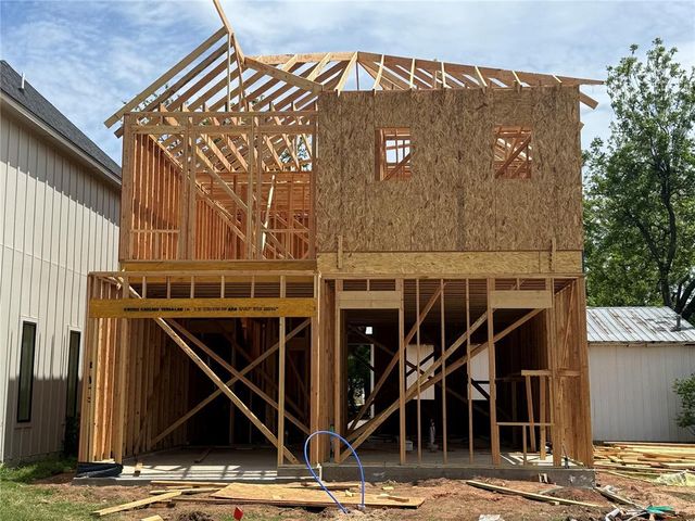 16 S Howard Street, Edmond, OK 73003