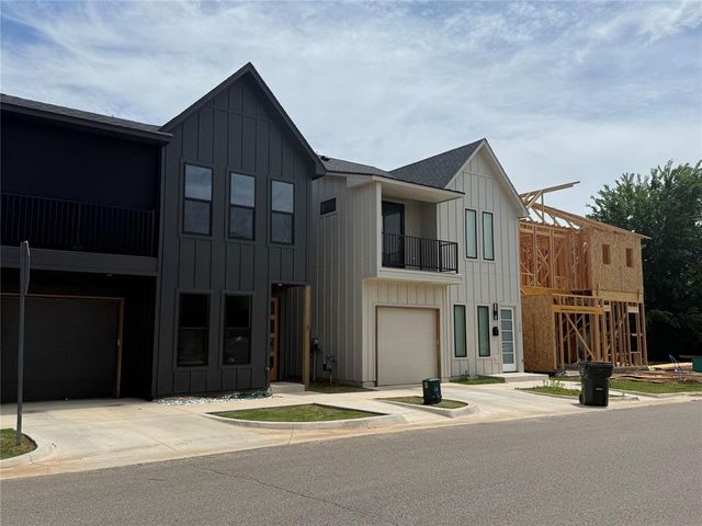 16 S Howard Street, Edmond, OK 73003