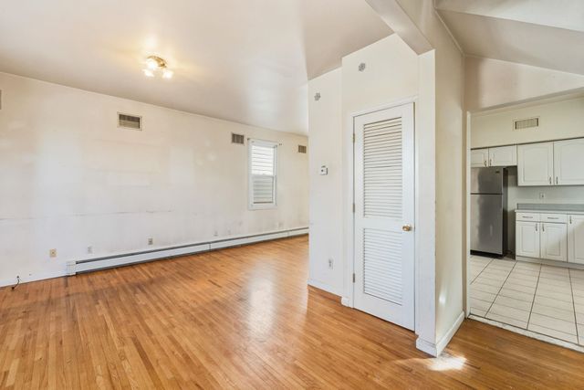 842 7TH ST, Secaucus, NJ 07094