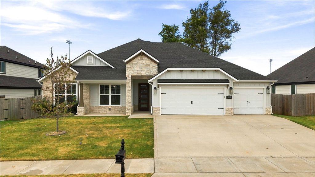 1111 Red Maple Street, Centerton, AR 72719